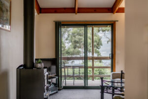 002-freycinet-cottage-1