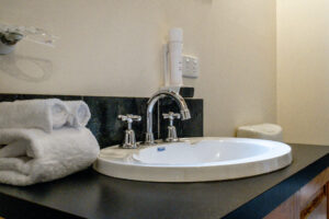 020-freycinet-cottage-1