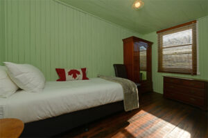 002-ventnor-guest-house-bedroom-1200x800-dsc0437