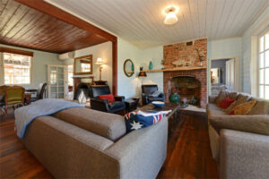 022-ventnor-guest-house-living-area-1200x800-dsc0714