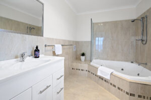 009-bicheno-spa-villa--owner-order