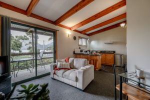 009-freycinet-cottage-1