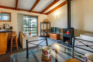 009-freycinet-cottage-2