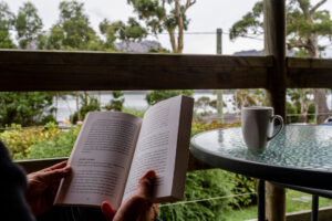 012-freycinet-cottage-1