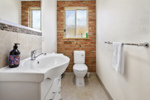 014-bicheno-spa-villa--owner-order