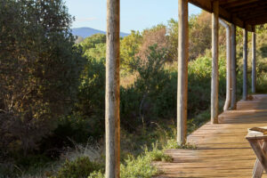 020-rustic-by-the-sea